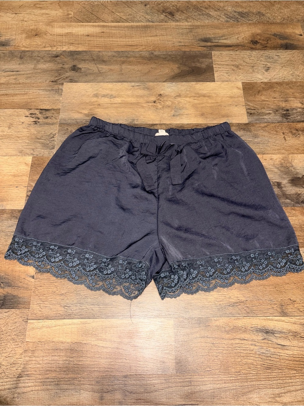 POL Satin Lounge Shorts Women’s Size Small Gray Lace Trim Sleepwear